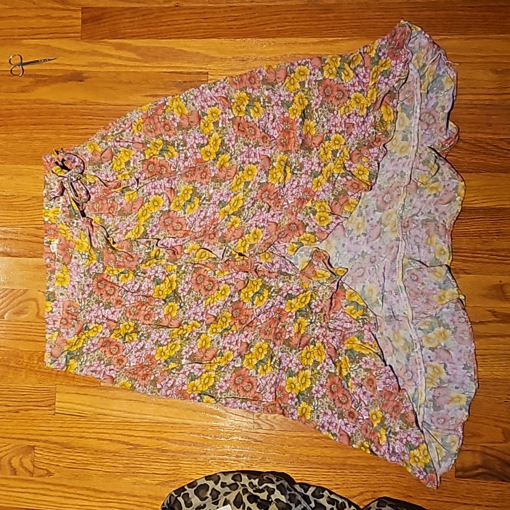 6 piece boho bundle. Size small/med. 3 skirts, 2 tops, adorable jacket - Picture 11 of 16